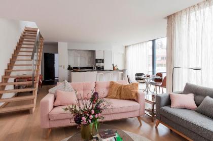 modern Smart Home Duplex with free Parking Brussels 